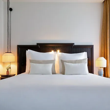 & Napoleon Hotel