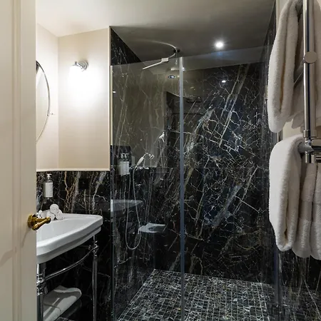 & Napoleon 4* Fontainebleau