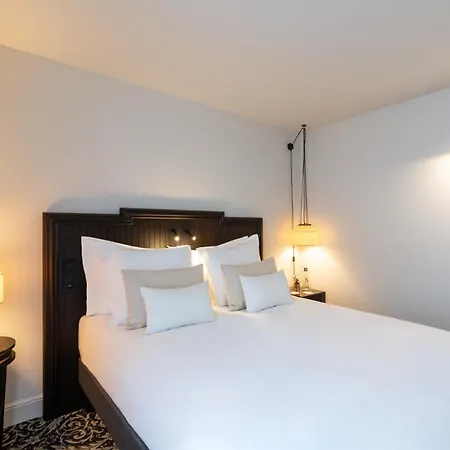 & Napoleon 4* Fontainebleau