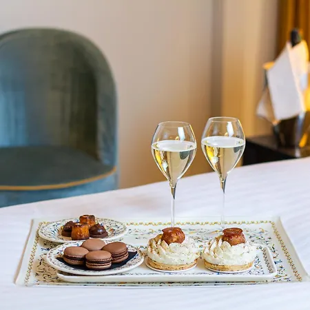 Hotel & Napoleon 4*
