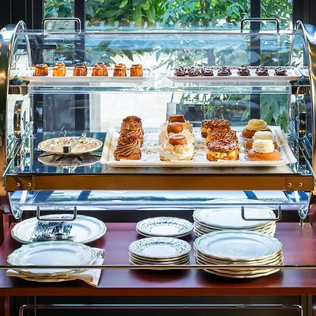 Hotel & Napoleon 4*